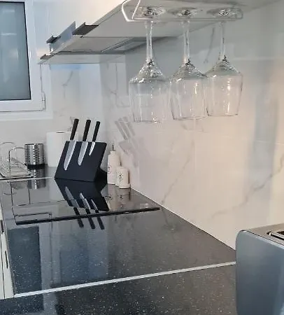 Cozy With Garden Near Town Center, Fully Renovated. *