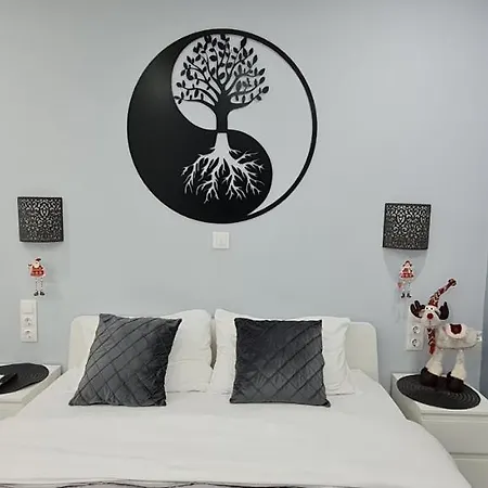 Appartement Cozy With Garden Near Town Center, Fully Renovated.